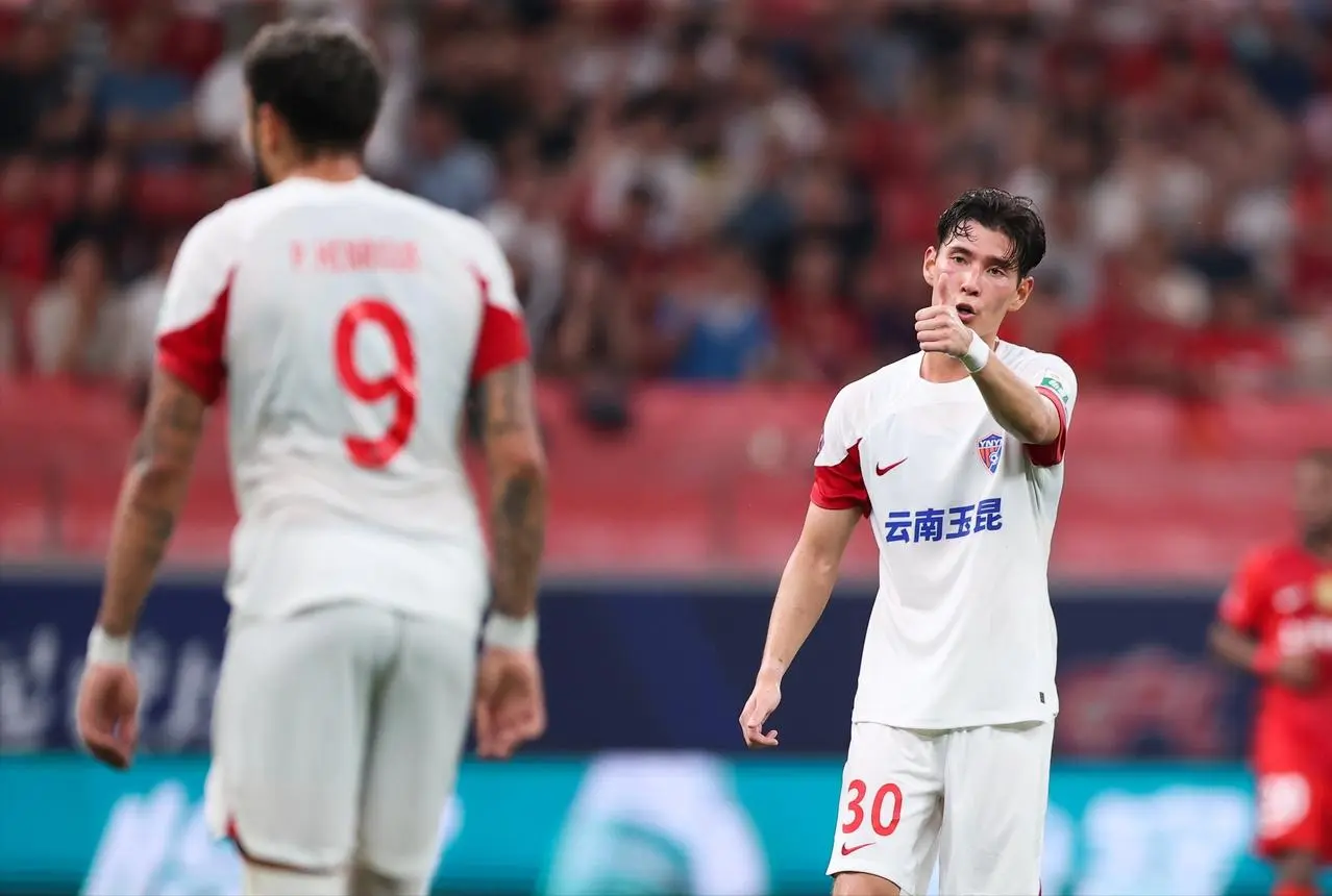 是两极分化, 球沦为边缘 是两极分化, 球沦为边缘