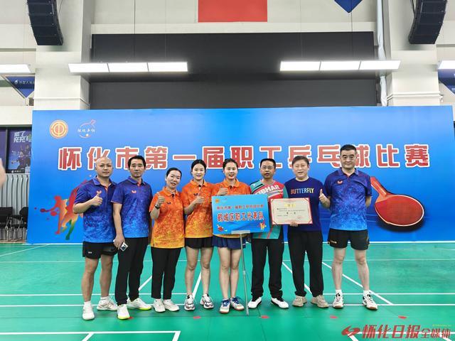 喝彩声扬, 让来自不同, 走向运动场